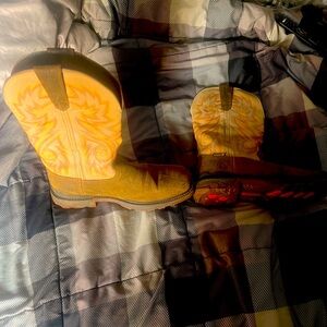 Size 10 1/2 men’s rocky boots wore them one time